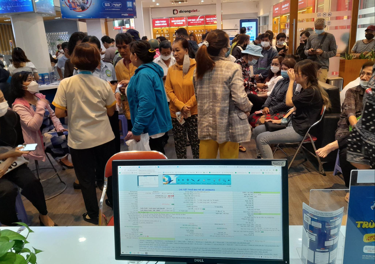 Cập nhật thông tin thuê bao điện thoại: Không cần chỉnh sửa cũng ra cửa hàng nên càng đông - Ảnh 1.