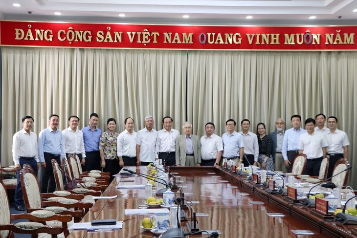 Bí thư Thành ủy TP.HCM: Hoàn thành dự án đường Thái Văn Lung trong năm 2025 - Ảnh 1.