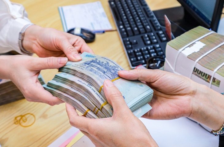 Bộ Nội vụ thông tin việc nâng lương trước hạn với cán bộ, công chức - Ảnh 1.