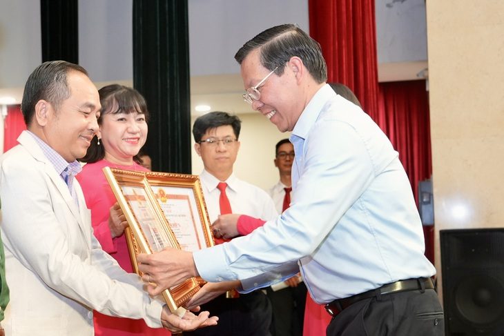 Chủ tịch Phan Văn Mãi: Xây dựng con người TP.HCM toàn diện nhưng có bản sắc riêng - Ảnh 1.