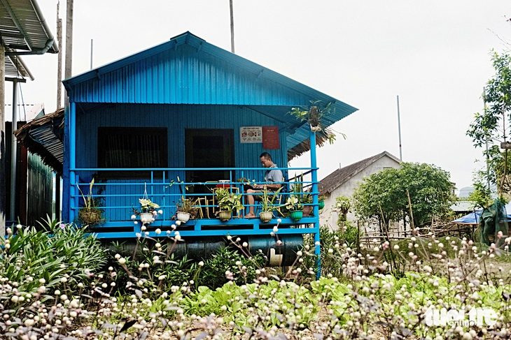 Những nhà bè vượt lũ thành homestay xinh xắn đưa du khách hòa vào cộng đồng người dân tộc Nguồn ở Tân Hóa - Ảnh: SƠN LÂM