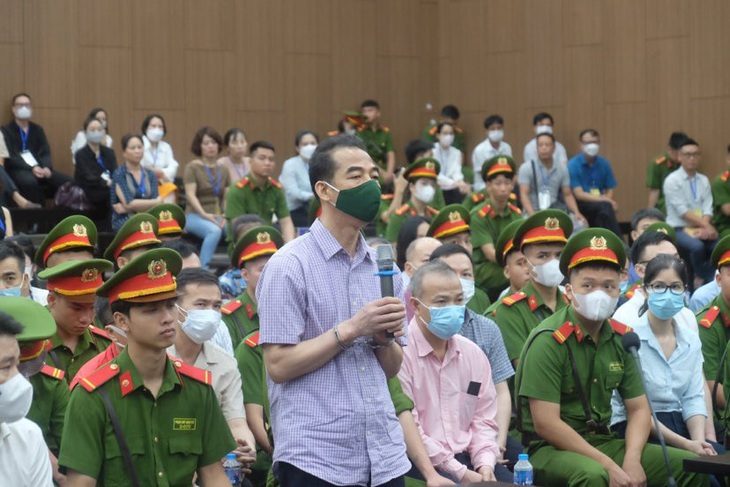 Cựu thứ trưởng Tô Anh Dũng tại phiên tòa xử vụ chuyến bay giải cứu - Ảnh: NAM ANH