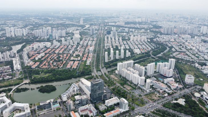 Toàn cảnh đô thị Phú Mỹ Hưng gắn với trục Nguyễn Văn Linh - Ảnh: MINH HÒA