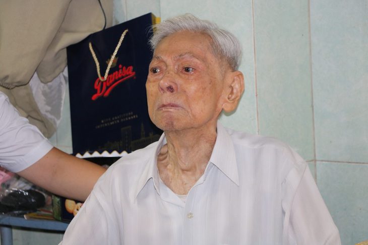 Đảng viên 65 năm tuổi Đảng, trích 50 triệu tiền phúng điếu tang vợ ủng hộ đồng bào miền Bắc - Ảnh 1.