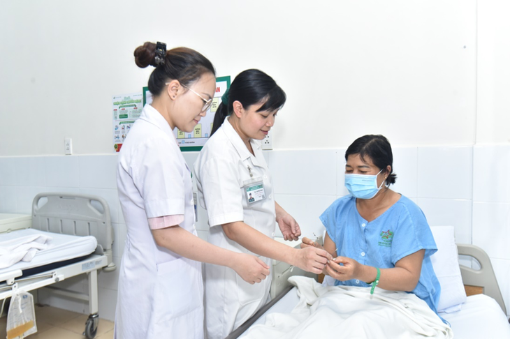Các bác sĩ phẫu thuật thành công lấy vòng tránh thai
